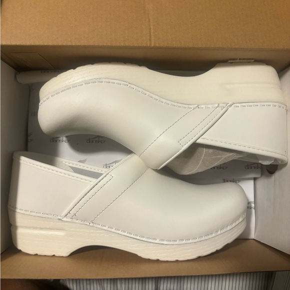 Dansko nursing clogs - Picture 9 of 9